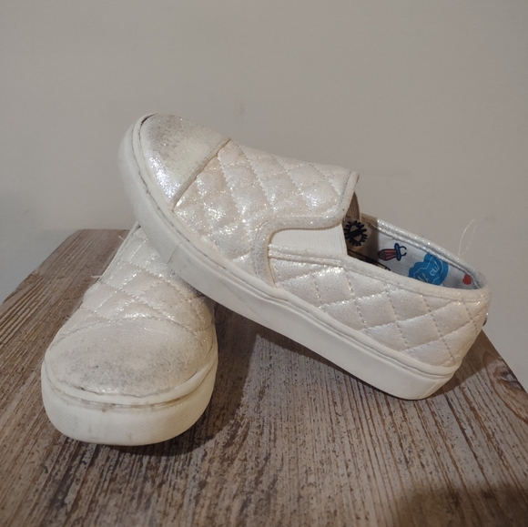 Steve Madden Other - Steve Madden White Iridescent Quilted Canvas Girl Slip Ons Size 12
